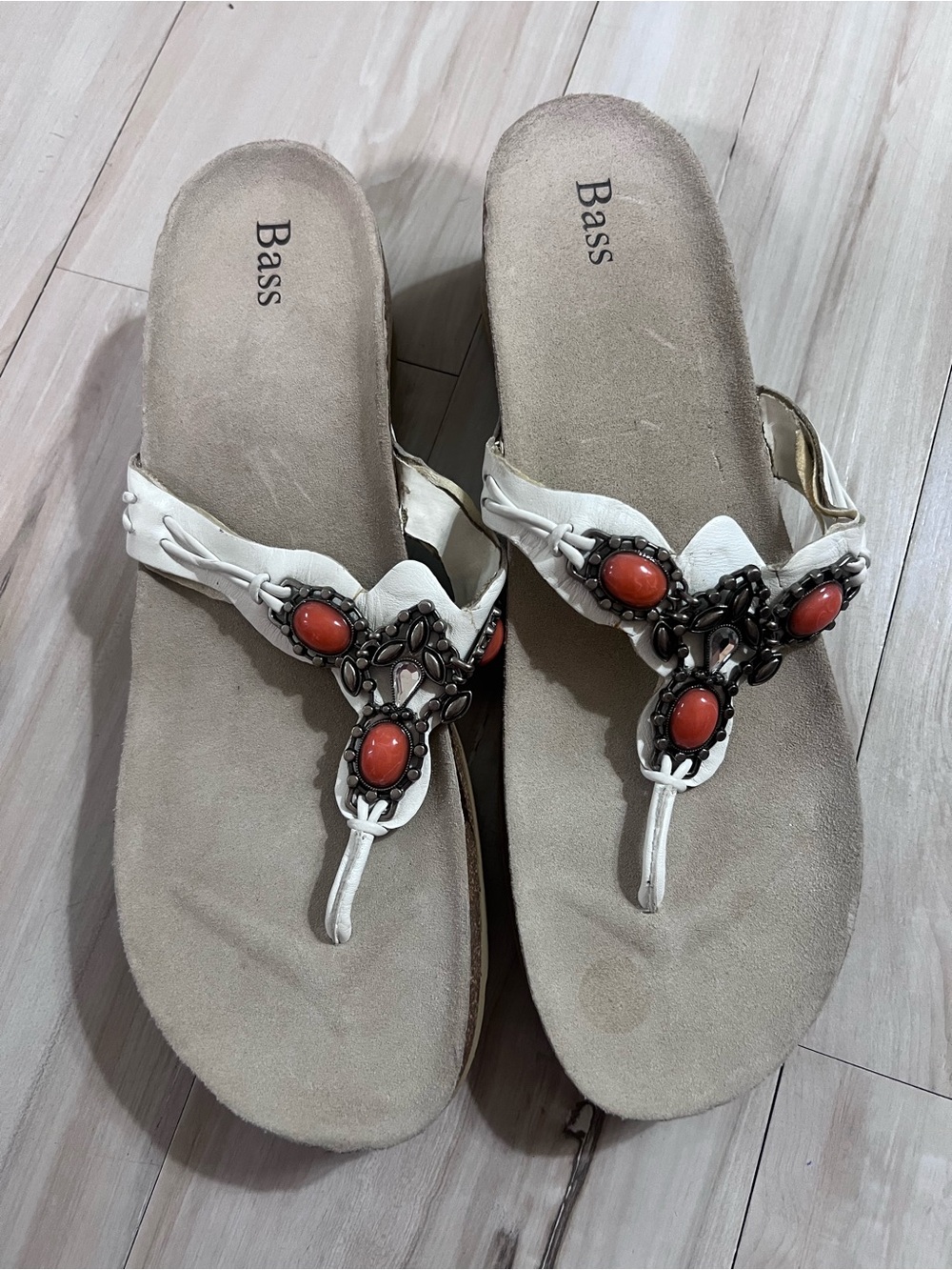 Bass Women’s White Thong Sandals with Coral Accents • size 11